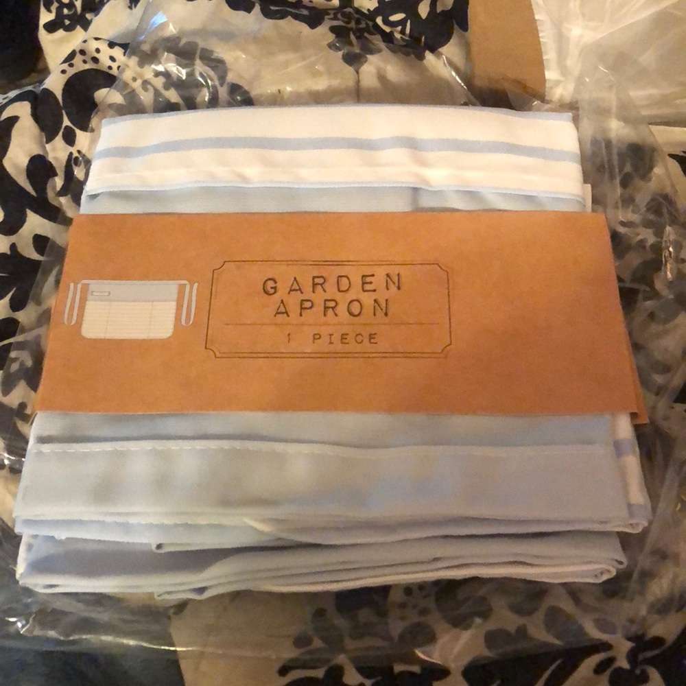 Gardens apron